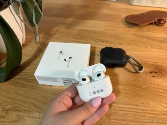 Sluchátka AirPods 3 - 2