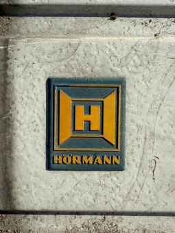 Garážové vrata sekční s dveřmi Hormann - 2