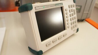 Spektrální analyzátor Anritsu MS2711D se sledovacím generáto - 2