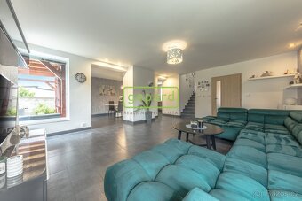 Rodinný dům 5+1, garáž, lodžie, klidné a bezpečné bydlení No - 2