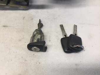 ŠKODA FABIA 1 1999-2007 - SPÍNACÍ SKŘÍŇKA S VLOŽKOU 2x KLÍČ - 2