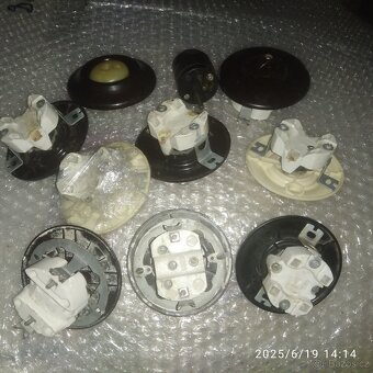 Prodám vypínače otočné a zásuvky bakelitové - 2