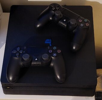 PlayStation 4 - 2