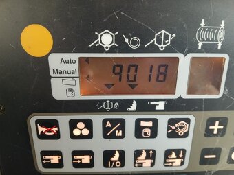 LIS na kulaté balíky CASE RB 454  s řezáním - 2