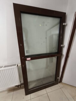 PROSKLENÉ HLINÍKOVÉ DVEŘE VČETNĚ RÁMU - 2