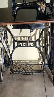 krásný retro šicící stroj - 2