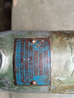 Malá ruční - píchačka - 2