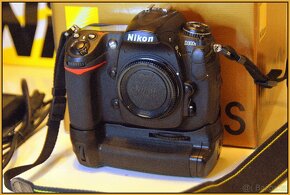 Prodám NIKON D300S s objektivem NIKKOR 18-200 mm a gripem - 2