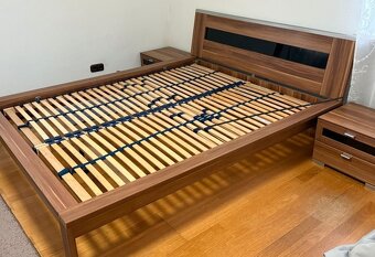 Postel se stolky - 2