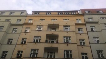 Pronajmu malý byt 1+kk 24m2 s balkonem v Praze Žižkov - 2