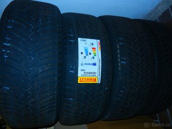 pneu 235/55R18 - 2
