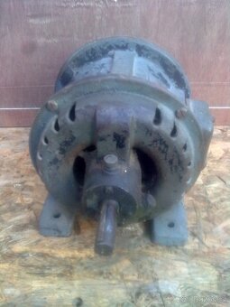 Historický elektromotor 1,5 Kw. - 2