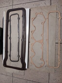 Fiat 128 náhradní díly, těsnění, světla, gumy na pedály atd. - 2