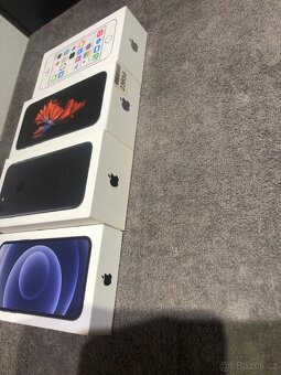 Krabička iPhone různé (už jen 12) - 2