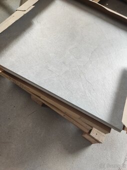 Prodám vnitřním dlažbu.barva šedá 60/60 - 2