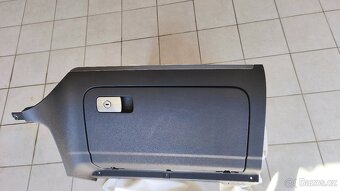 Golf 5 kastlík spolujezdce - 2