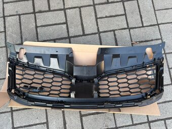 ŠKODA OCTAVIA 3 VRS FACELIFT PŘEDNÍ MASKA - 2