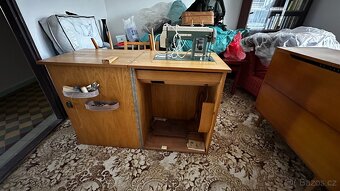 Skříňkový šicí stroj Lucznik - 2