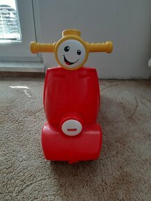 Odrážedlo / dětský skútr Fisher Price - 2