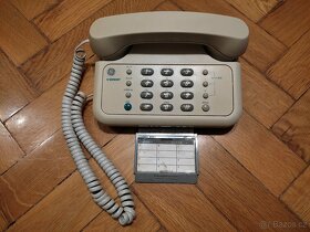 Starý telefon - 2
