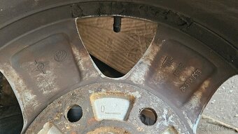 Sada ALU kol originál škoda 5x112 s letní pneu 195/65/15 - 2