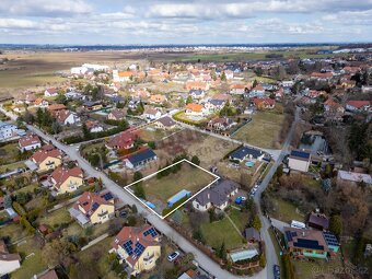 Prodej stavebního pozemku 1230 m2 v Dolních Jirčanech - 2