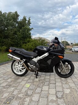 Honda VFR 800 Fi - 2