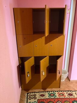 SKŘÍŇ VHODNÁ DO ŠATNY,KANCELÁŘE,KLUBOVNY ATD. - 2
