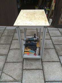 Pracovní pojízdný stůl - 2