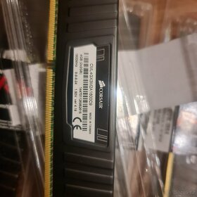 CORSAIR S CHLADIČEM - DDR3 1600MHZ - 2