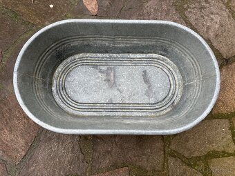 Malá pozinkovaná vanička v pěkném stavu. - 2