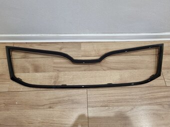 PREDNI MASKA OCTAVIA 3 / 3FL / 4 RAMECEK GRILU MASKY CERNY - 2