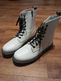 Dámské bílé vysoké boty velikost 41 - 2