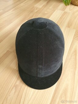 Tradiční jezdecká helma - 2