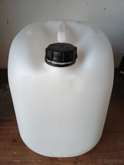 Plastový kanystr 30 litrů - 2