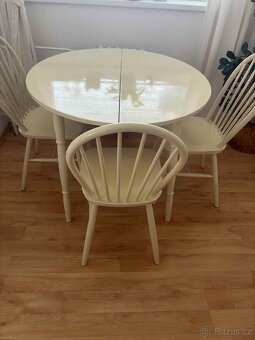 Stůl s židlemi - 2