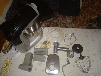 Kuchyňský robot - 2