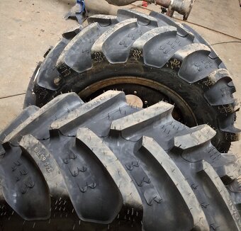 Pneu BKT 340/65 R18 - 2