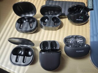 Nabíjecí pouzdra pro sluchátka. - 2