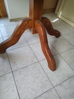 Prodám kulatý stůl - 2