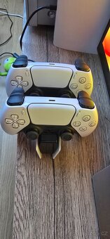 PlayStation 5 Slim Digital Edition 825GB + 2 ovladače + nabí - 2