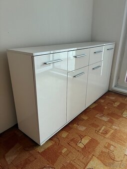 Komoda bílá. - 2