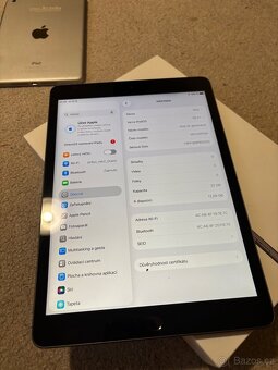 Apple iPad 8th 32GB, iOS 26.3 - 2