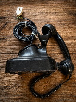 Starožitný bakelitový telefon Tesla - 2