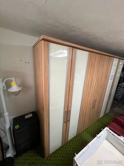 ŠATNÍ SKŘÍŇ 300 cm - 2