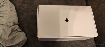 PlayStation 5 s volantem a virtuální realitou - 2