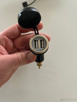 DIN adaptér Interphone s 2x USB výstupem pro motocykly, 2A - 2