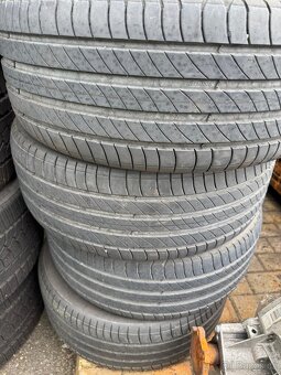 Michelin225/45/17 - 2