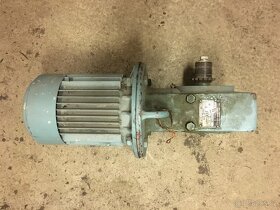Motor s převodovkou - 2