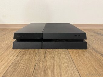 Playstation 4 (PS4) 500GB + hra zdarma - 2